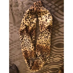 Just in‼️ Cheetah print infinity scarf 🧣